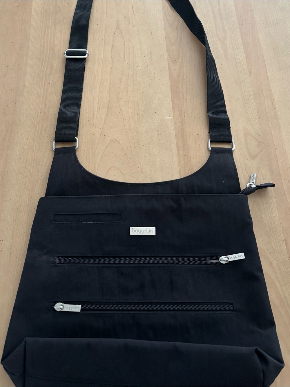 Baggallini Black Nylon Crossbody Bag Medium/Large. Excellent Cond. Gently Used.